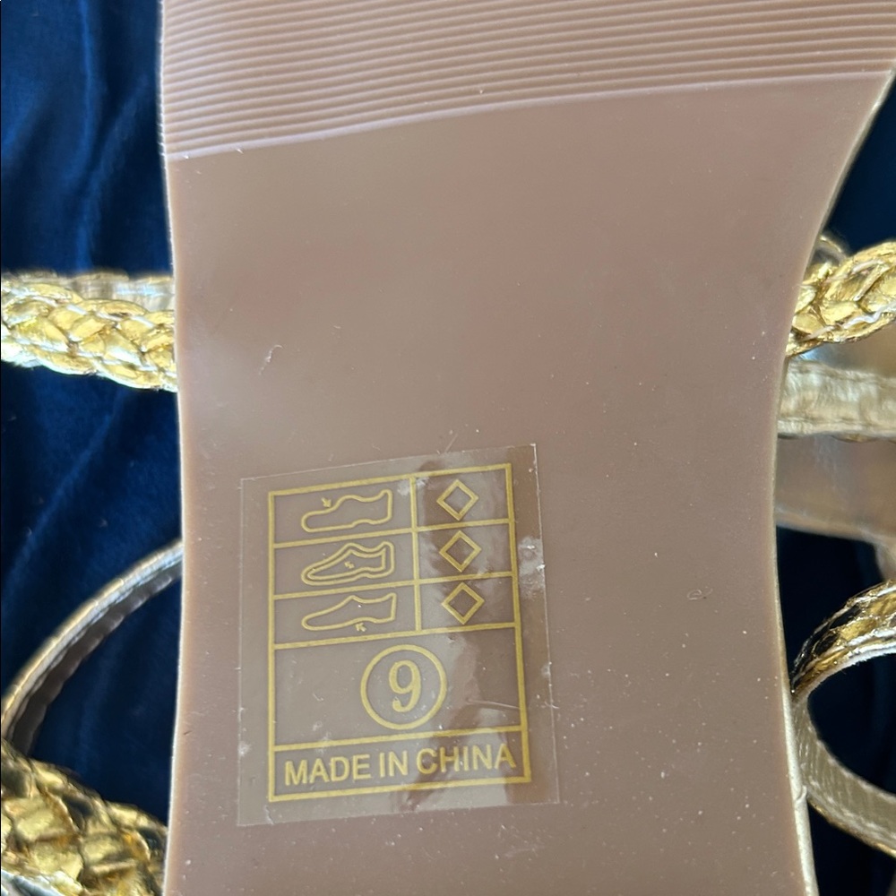 NWOT Elegant Gold Strappy Sandals - Picture 8 of 9